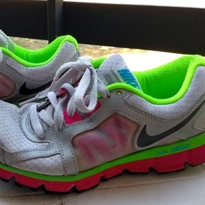 Ladies Nike Dual Fusion ST2 Size 7.5 GC
